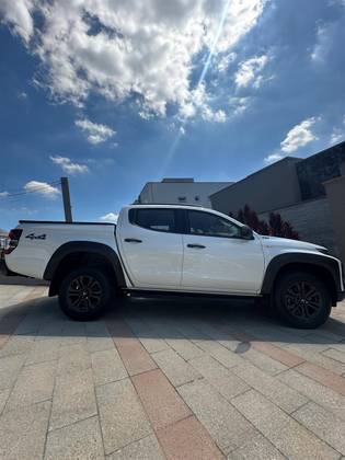 MITSUBISHI L200 TRITON 2.4 16V TURBO DIESEL SPORT OUTDOOR PLUS CD 4P 4X4 AUTOMÁTICO MITSUBISHI L200 TRITON 2.4 16V TURBO DIESEL SPORT OUTDOOR PLUS CD 4P 4X4 AUTOMÁTICO